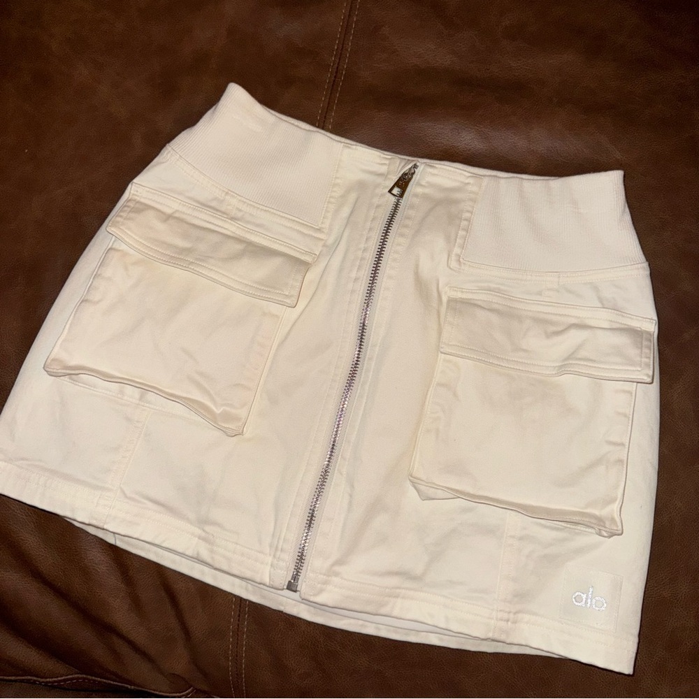 alo cargo mini skirt